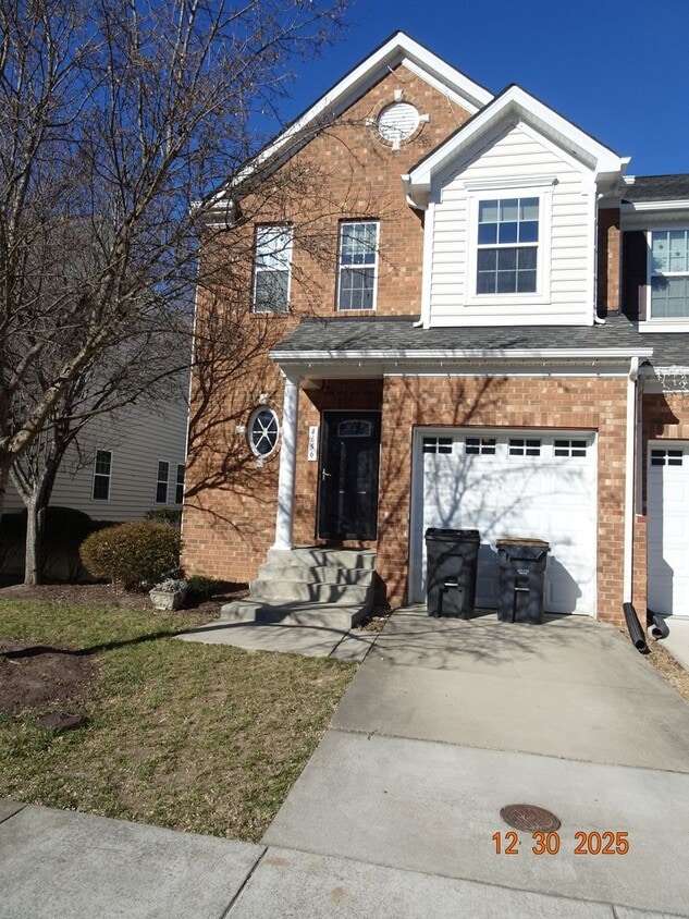 4 Bedrooms, 3.5 Baths Townhouse - 4 Bedrooms, 3.5 Baths Townhouse