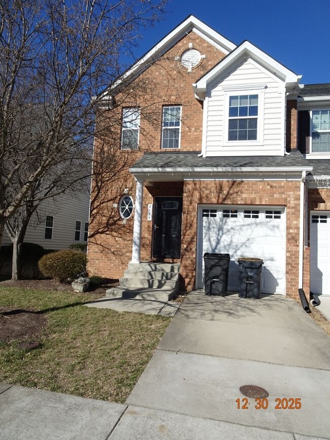 4 Bedrooms, 3.5 Baths Townhouse - 4 Bedrooms, 3.5 Baths Townhouse