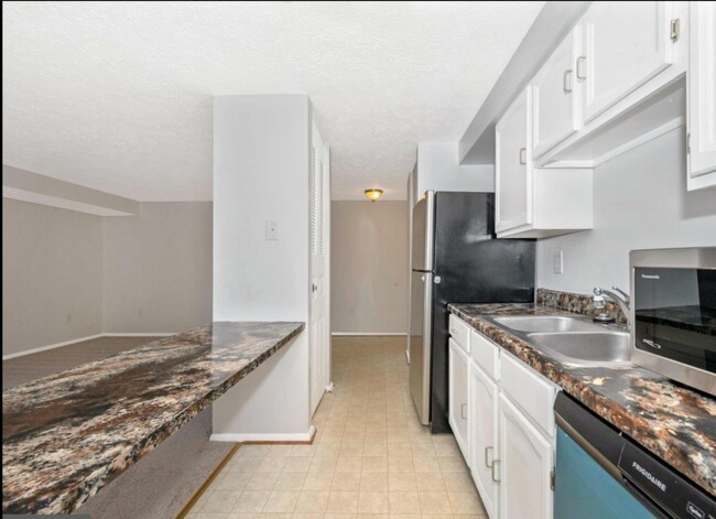 Kitchen - 531 Heather Ridge Dr