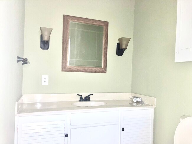 POWDER ROOM - 695 A1A N