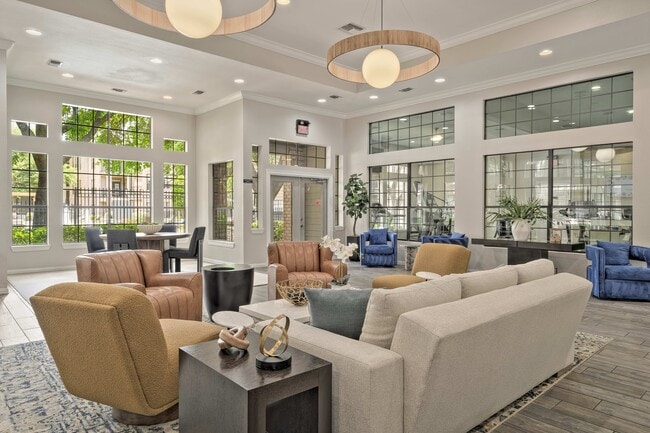 Resident Lounge - Greenbriar Park Apartments