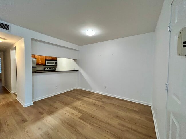 Building Photo - 5440 S MacDill Ave
