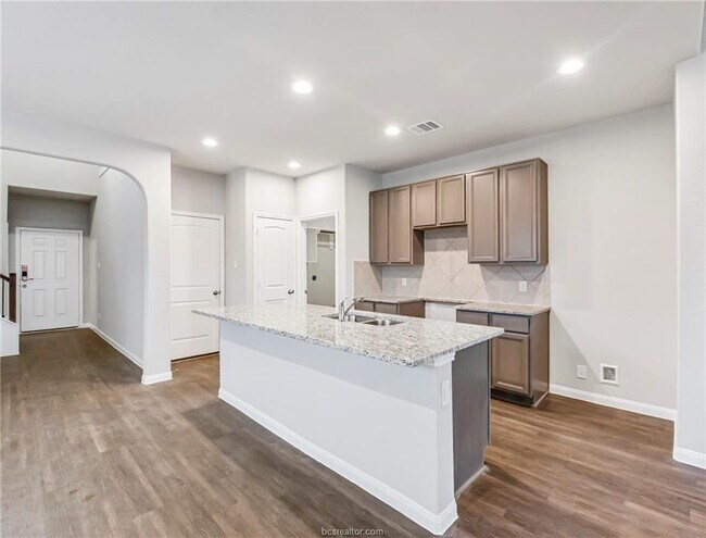 Foto del edificio - "Charming 4-Bed Retreat with Spacious Living in Bryan, TX – Your Perfect Home Awaits!"