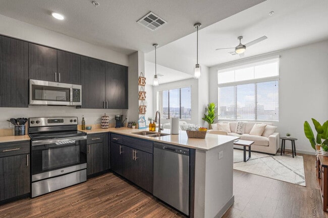 Foto del edificio - 711 W Broadway Rd