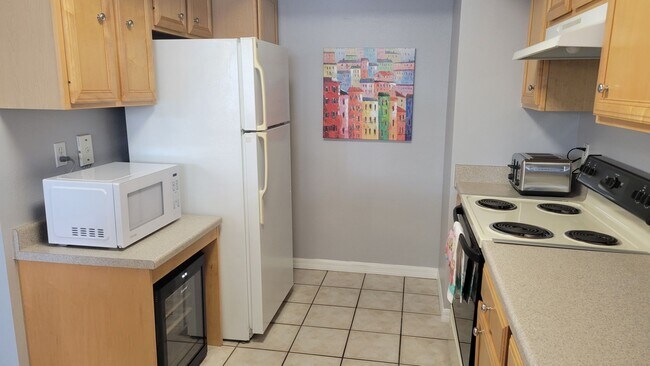 Foto del edificio - Seasonal/short term only 2/2 ground floor condo downtown Sarasota at Villagio!