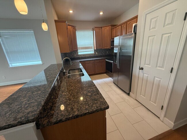 Foto del edificio - 3 Bed/2.5 Bath, 2 Story Townhouse in Summi...