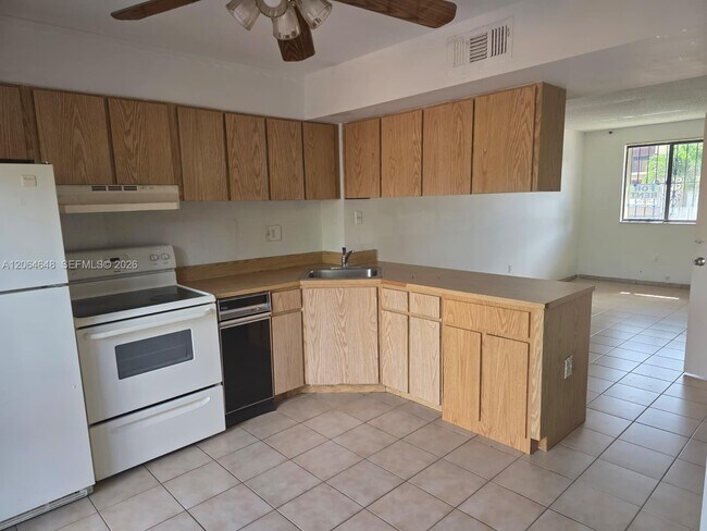 Building Photo - 1823 SW 107th Ave