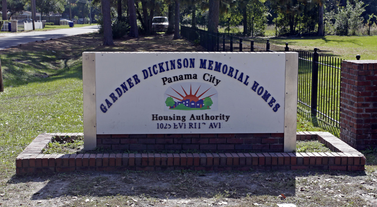 Foto del edificio - Gardner Dickinson Memorial Homes