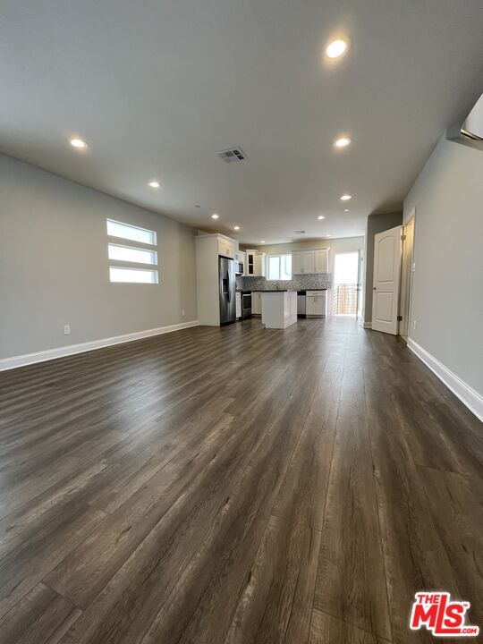 Building Photo - 4716 W Maplewood Ave