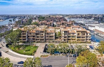 Building Photo - 7107 Marina Pacifica Dr S