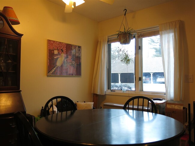 Dining room - 247 Woodhaven Dr