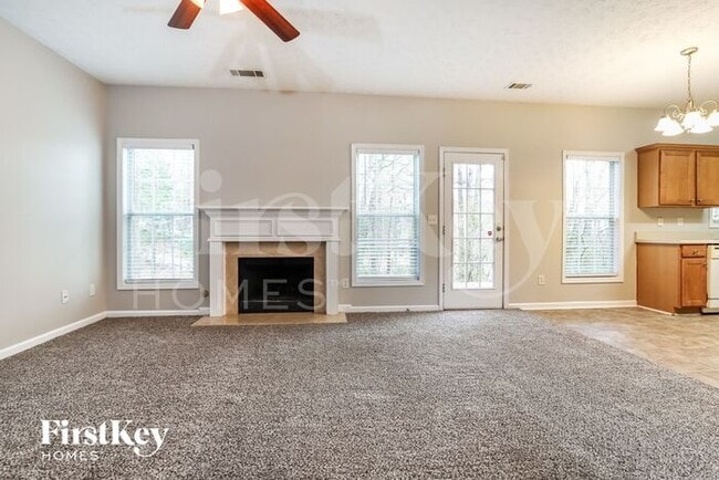 Building Photo - 3401 Southpointe Hill Dr NE