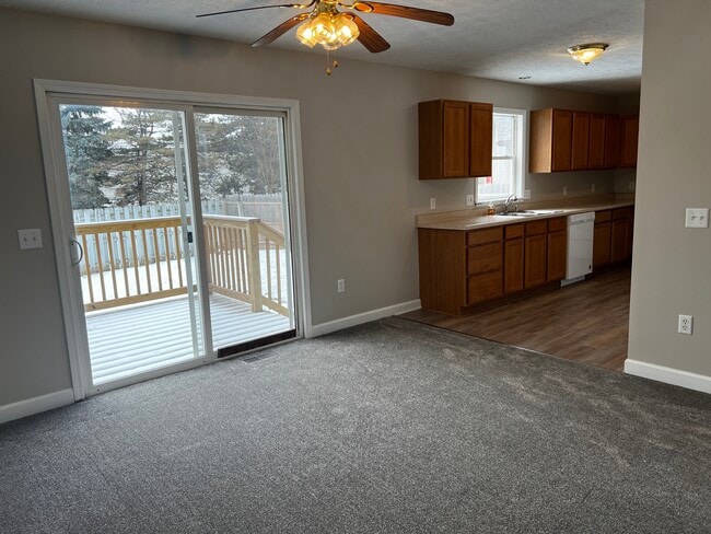 Building Photo - 5010 Delray Dr