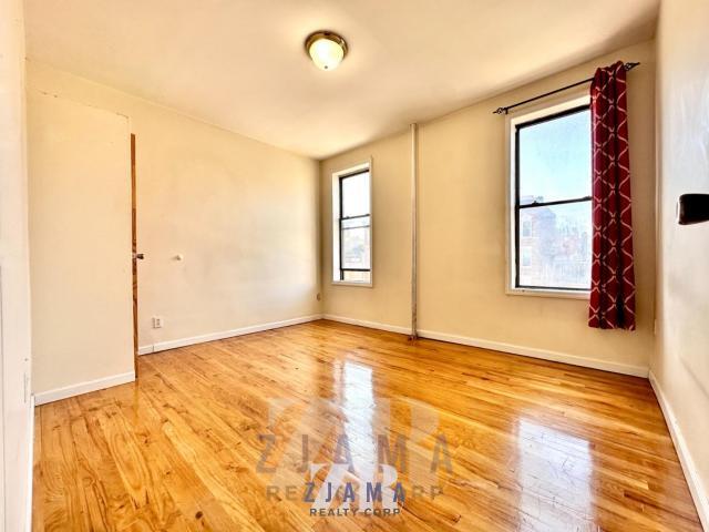 Foto del edificio - 3 bedroom in Brooklyn NY 11213