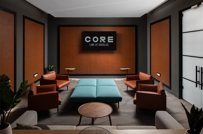 Las noches de cine ahora son aún mejores en nuestra sala de cine de última generación. - Core At Link