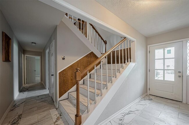 Building Photo - 811 Loire Ln