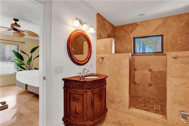 Building Photo - 515 Lido Dr