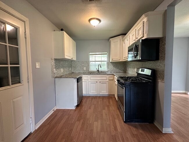 Foto del edificio - 1826 Wayside Dr