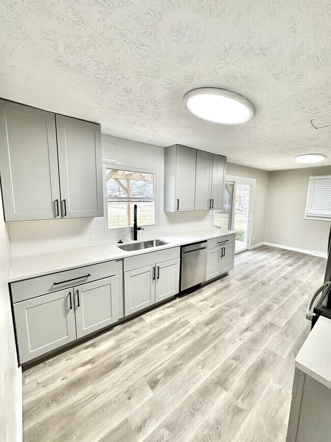 Building Photo - 4341 W Whiteland Rd