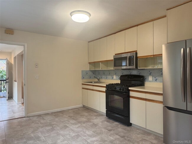 Building Photo - 100 Pocantico St