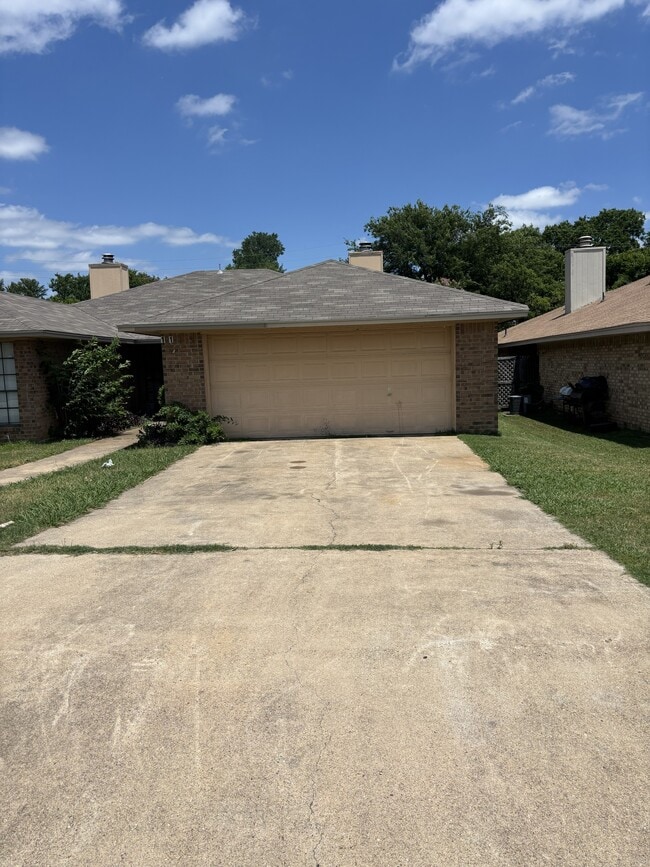 Building Photo - 121 Wildwood Dr