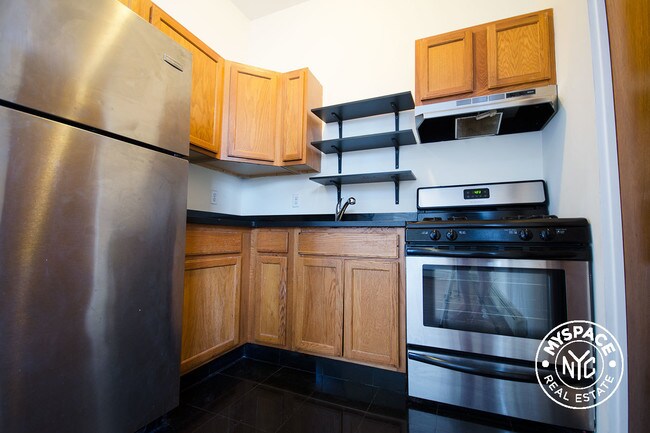 Building Photo - 441 Metropolitan Ave