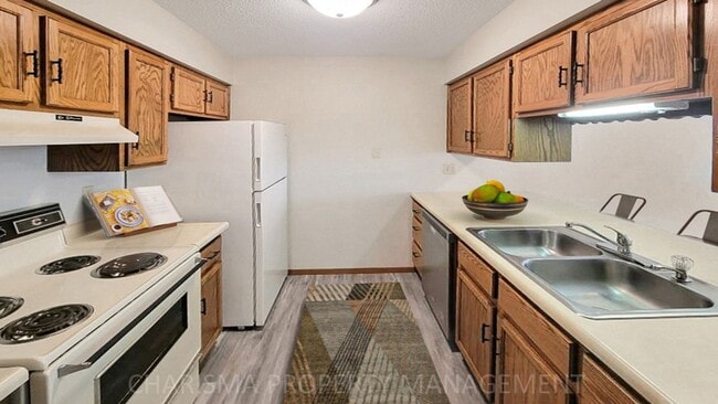 Building Photo - NEWLY UPDATED 1 BD, 1 BA UNITS LOCATED IN ...