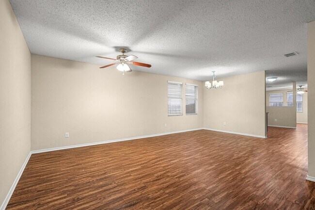 Foto del edificio - 3516 Clydesdale Dr