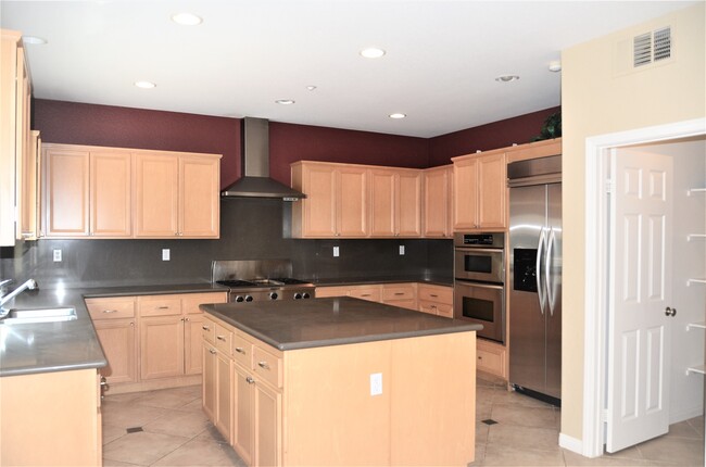 Building Photo - 17041 Silver Crest Dr