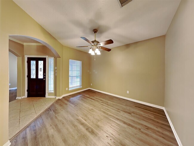 Foto del edificio - 3523 Pine Valley Dr