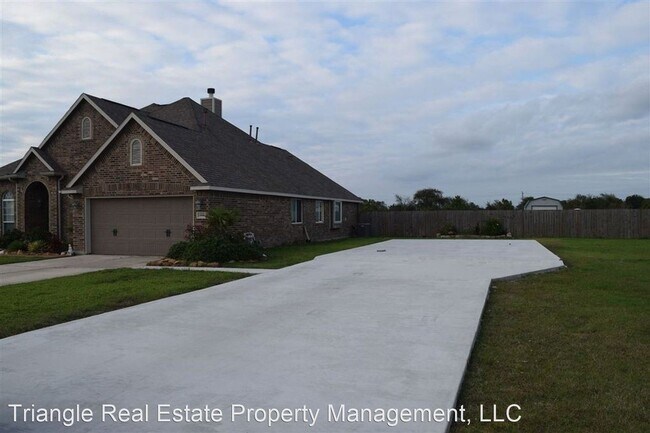 Foto del edificio - 3 br, 3 bath House - 14840 Lisa Lane