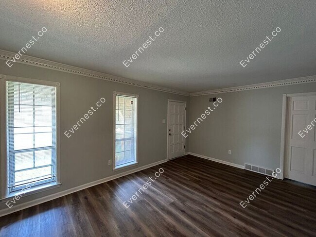Building Photo - 2092 Hornsby Cove