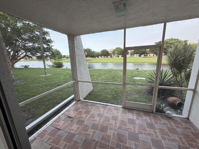 Foto del edificio - 9230 Lagoon Pl