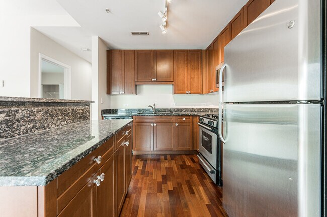 Building Photo - 1650 Riverwoods Dr