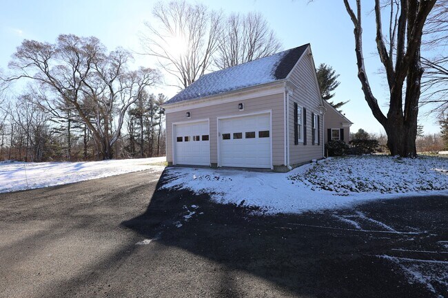 Building Photo - 11 Putnam Park Rd