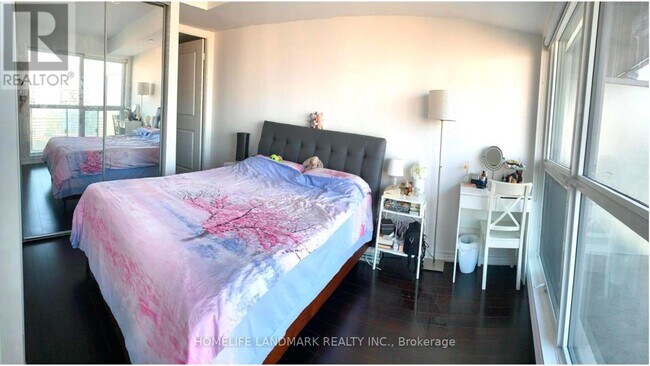 Photo du bâtiment - 386 Yonge St