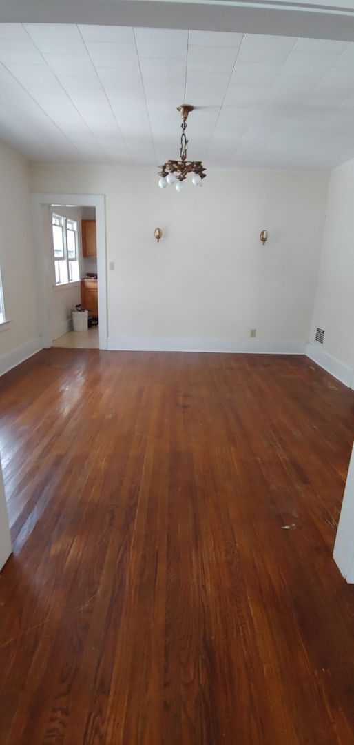 Foto del edificio - 351-351 Roosevelt Ave