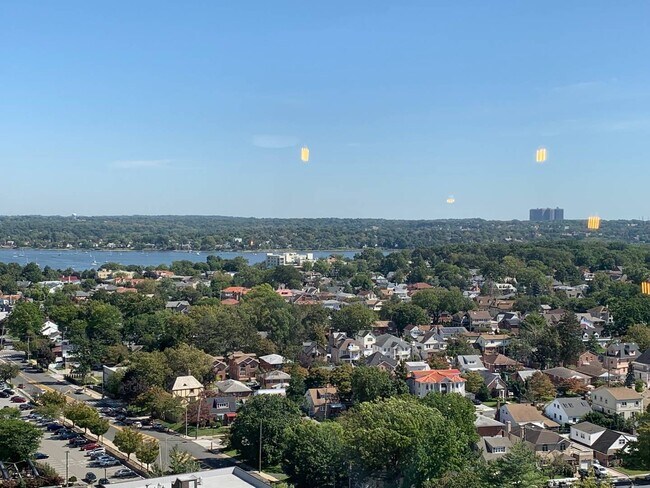 Foto del edificio - One Bay Club Dr