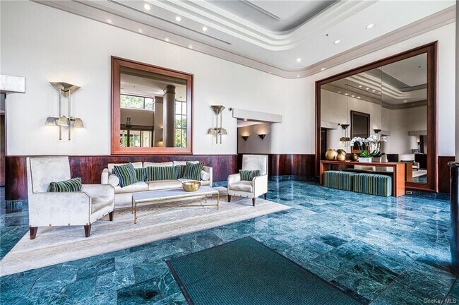 Building Photo - 35 N Chatsworth Ave