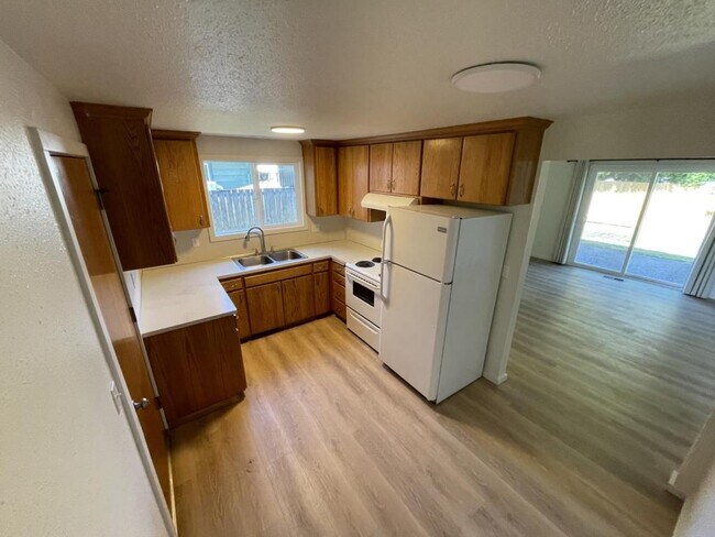 Foto del edificio - 2468 SE Thurston St