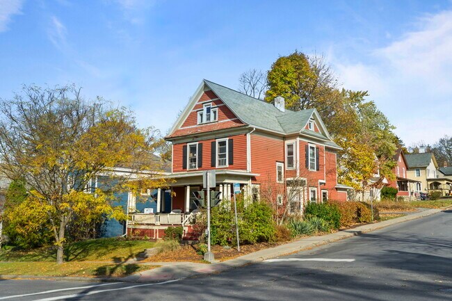 Building Photo - 517 S Aurora St