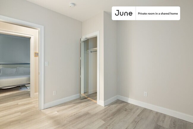 Foto del edificio - Private bedroom in 5 bed/2 bath Home