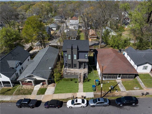 Building Photo - 957 Ashby Grove SW