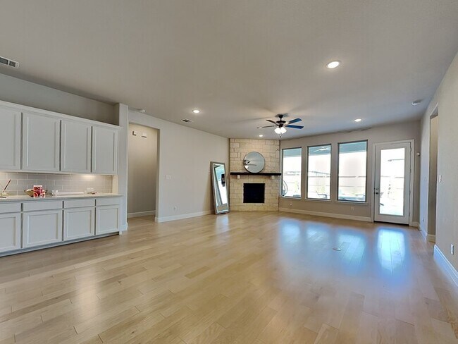 Foto del edificio - 721 Precious Dr