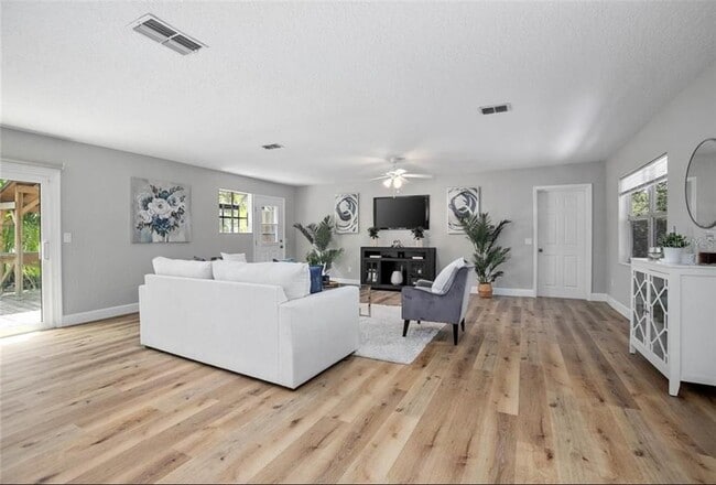 Foto del edificio - 5402 Turton Ln