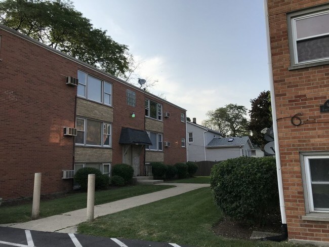 Building Photo - 4225 Forest Ave
