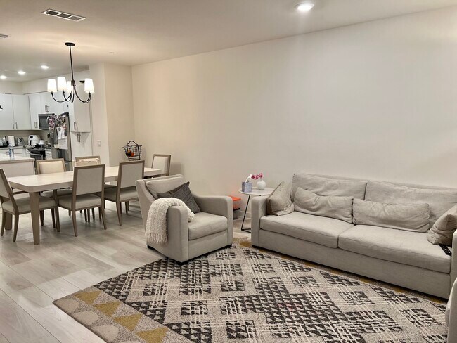 Foto del edificio - 2700 E Chaucer St