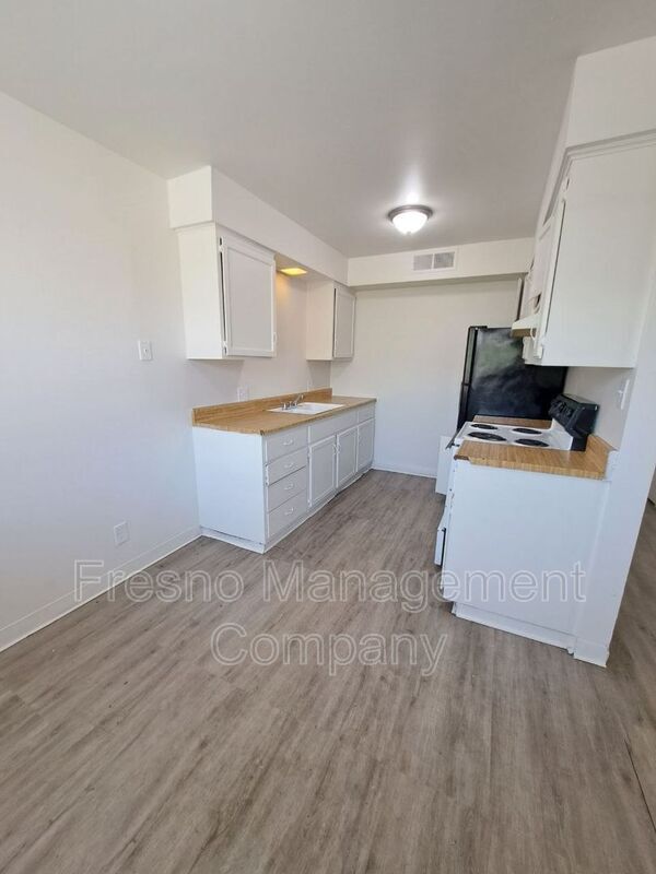 Foto del edificio - 3243 E Clinton Ave