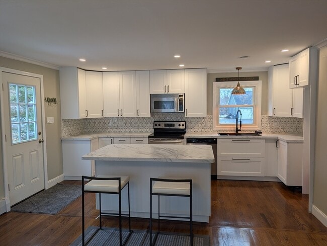 Building Photo - 8 Linda Circuit