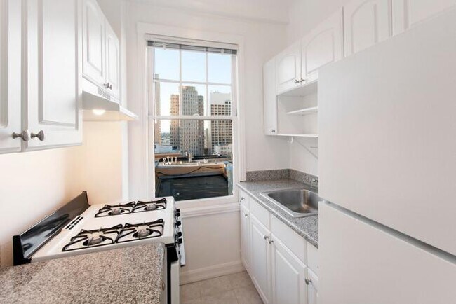 Building Photo - bedroom in San Francisco CA 94108